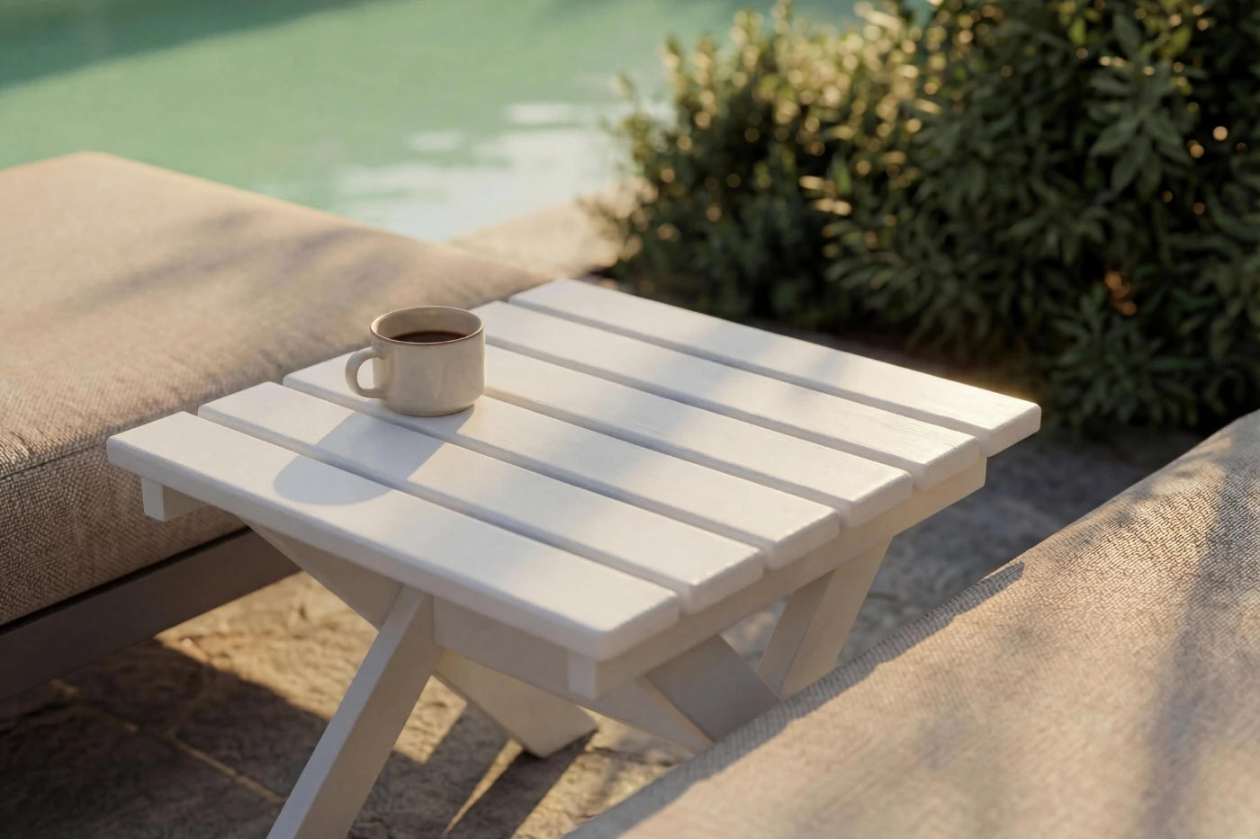 Perli™ HDPE Side Table