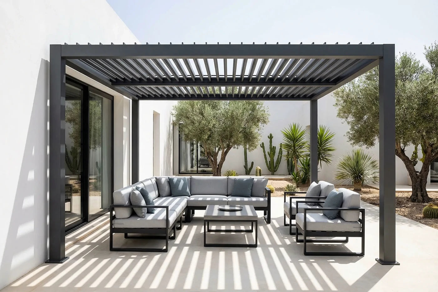 LUXOR™ Louvered Pergola