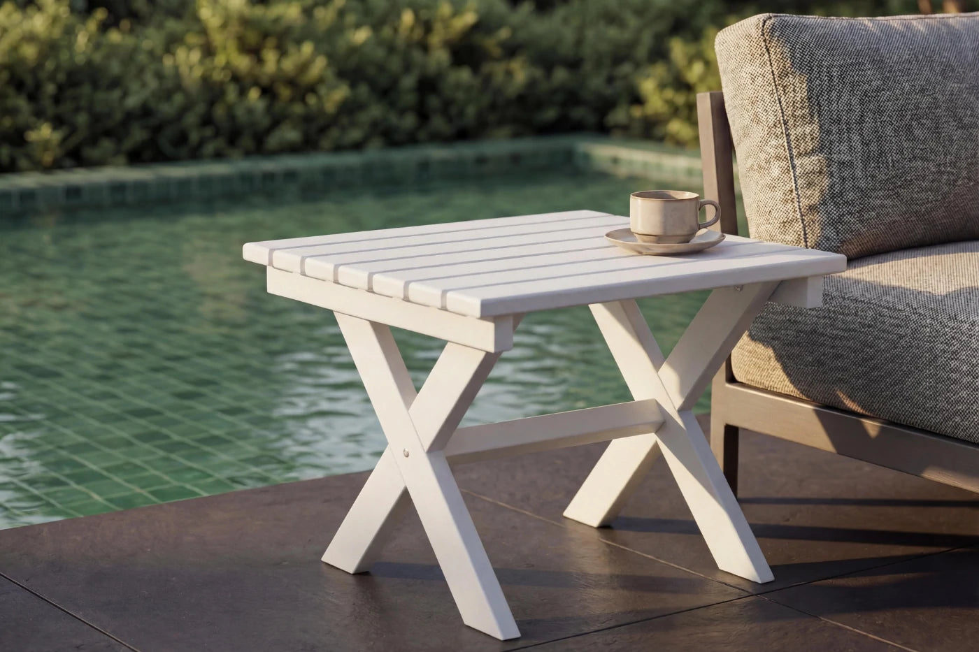 Perli™ HDPE Side Table